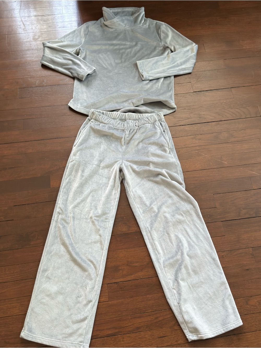 Softies Cozy Two-Piece Velour Loungewear Set in Light Gray Size Small